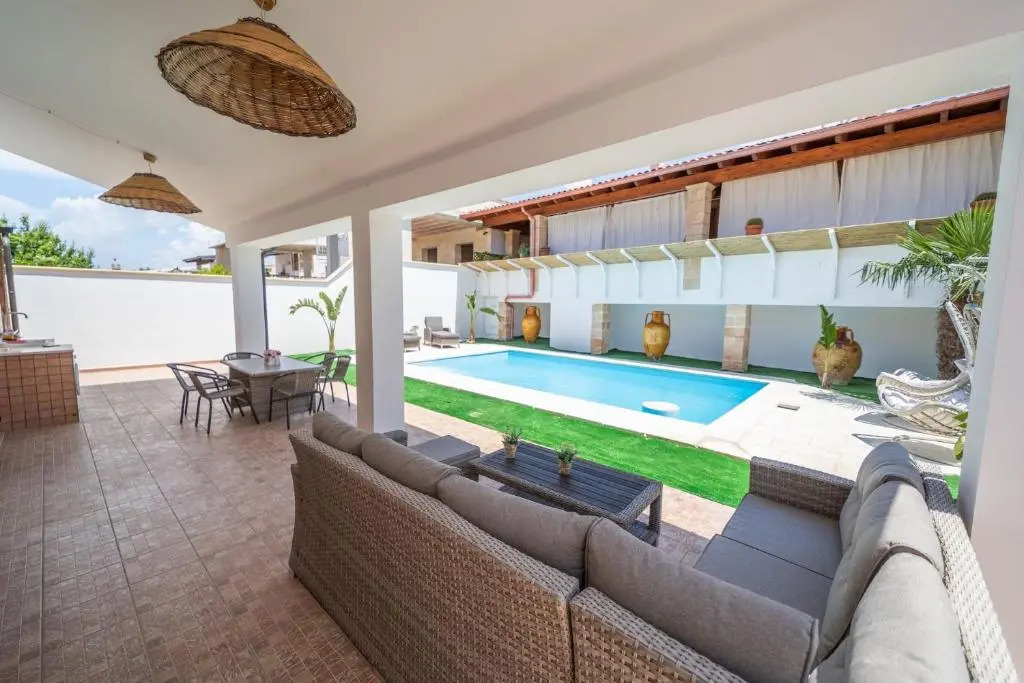 Villa Geraldina  con piscina