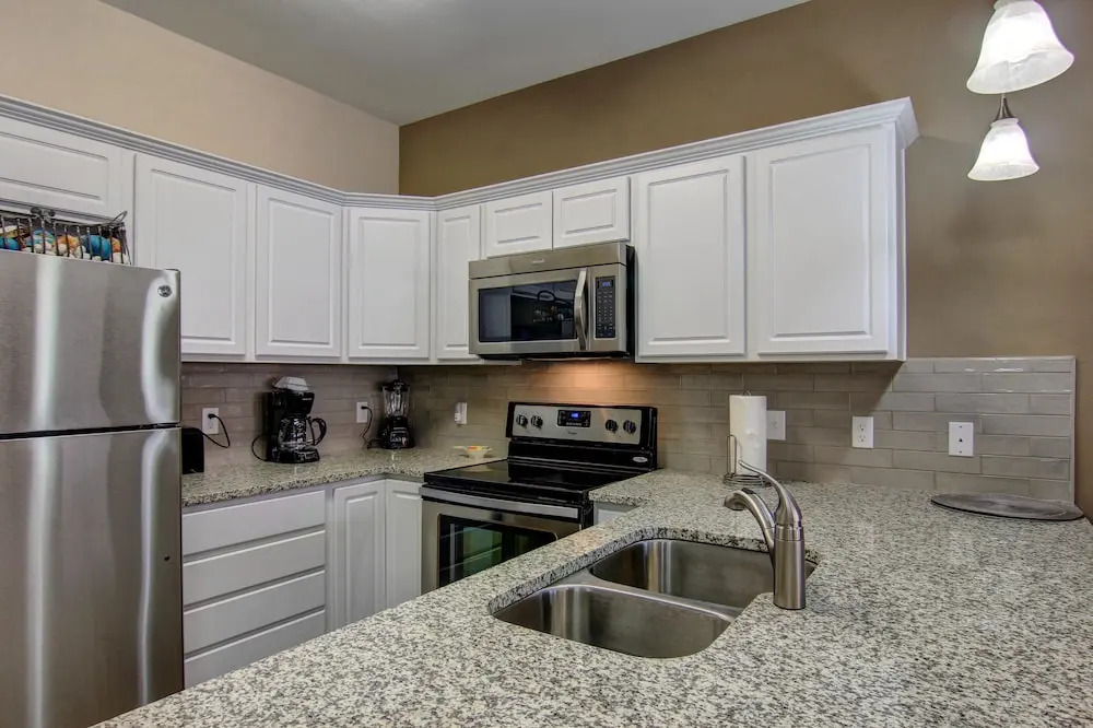 Beachside Bliss Bs404 3 Bedrooms 2.5 Bathrooms Condo