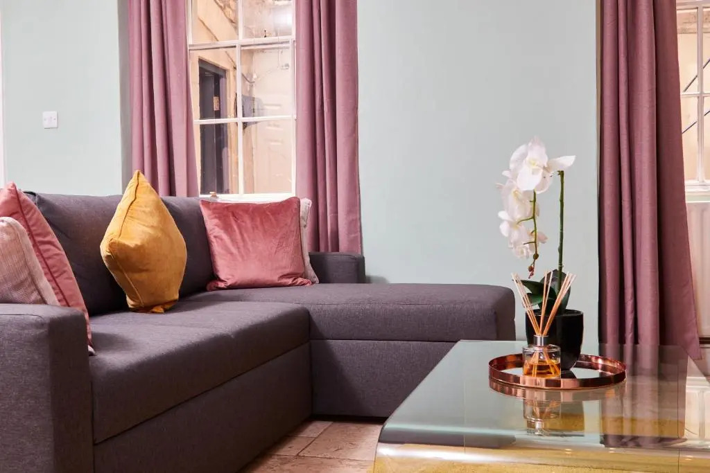 Elegant Apartment in Bath with Garden Sleeps 8 by PureStay