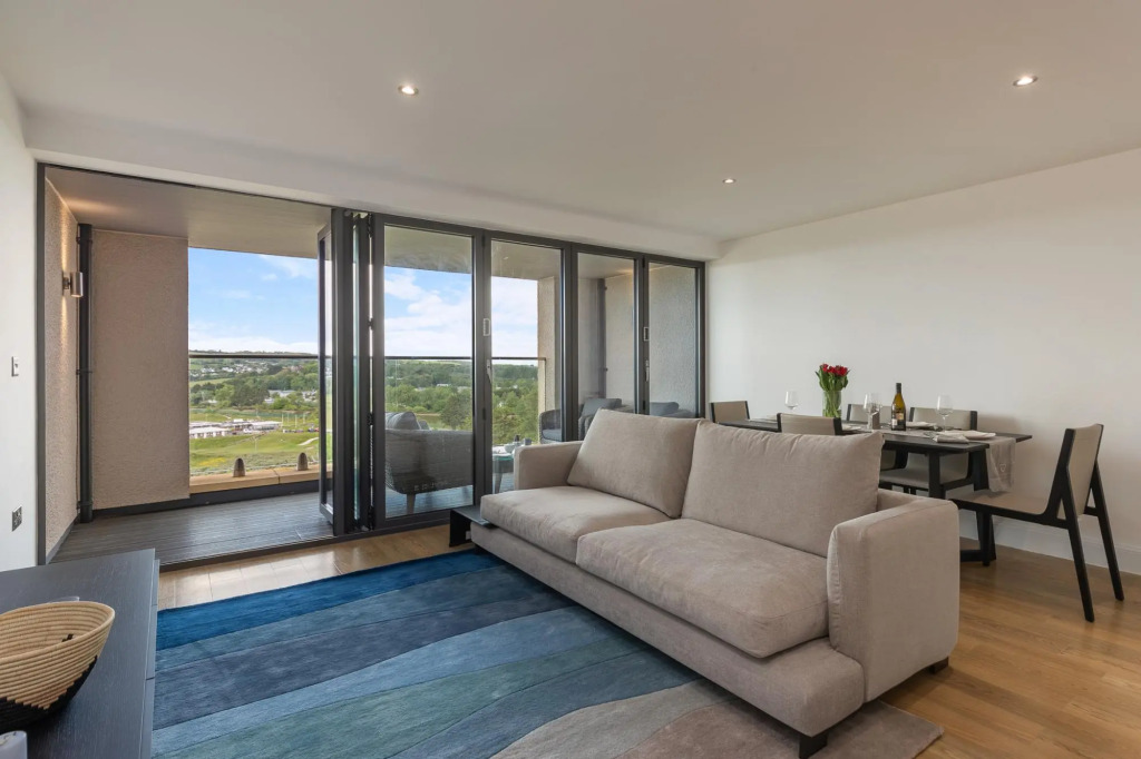 Apartment 10 Waterstone House - Luxury Apartment With Sea Views