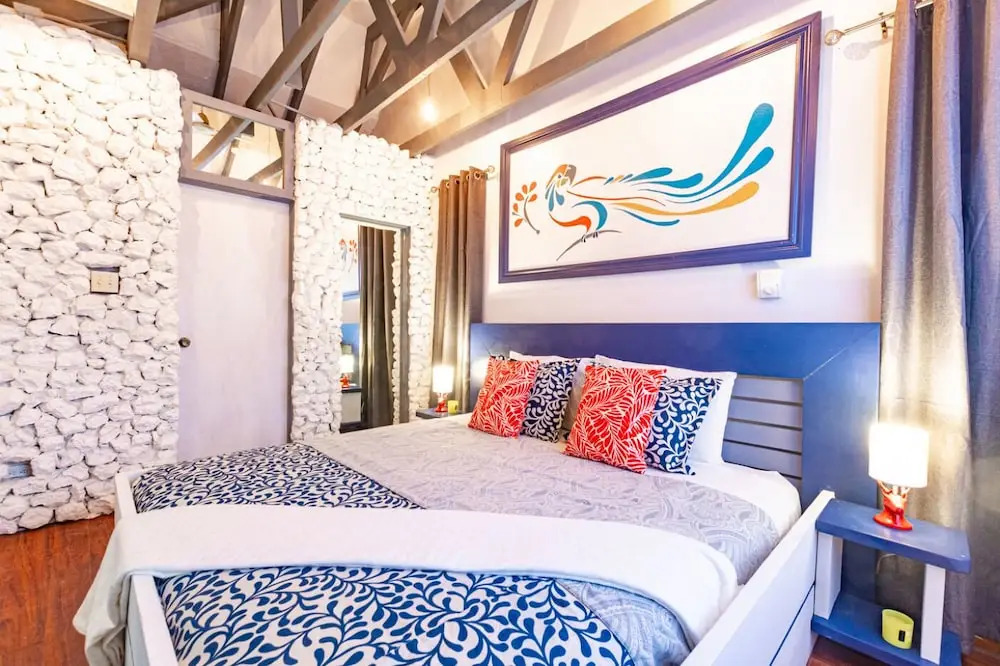 Parrot Cottage at Love Beach Pool