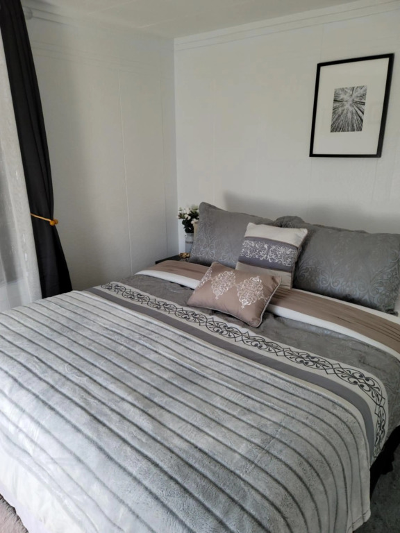 charming & comfy apartment, close to highway, wifi, netflix, amazon prime