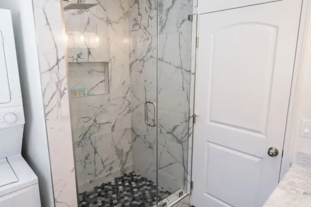 Remodeled 3BR House w Hot Tub Fenced Yard p58