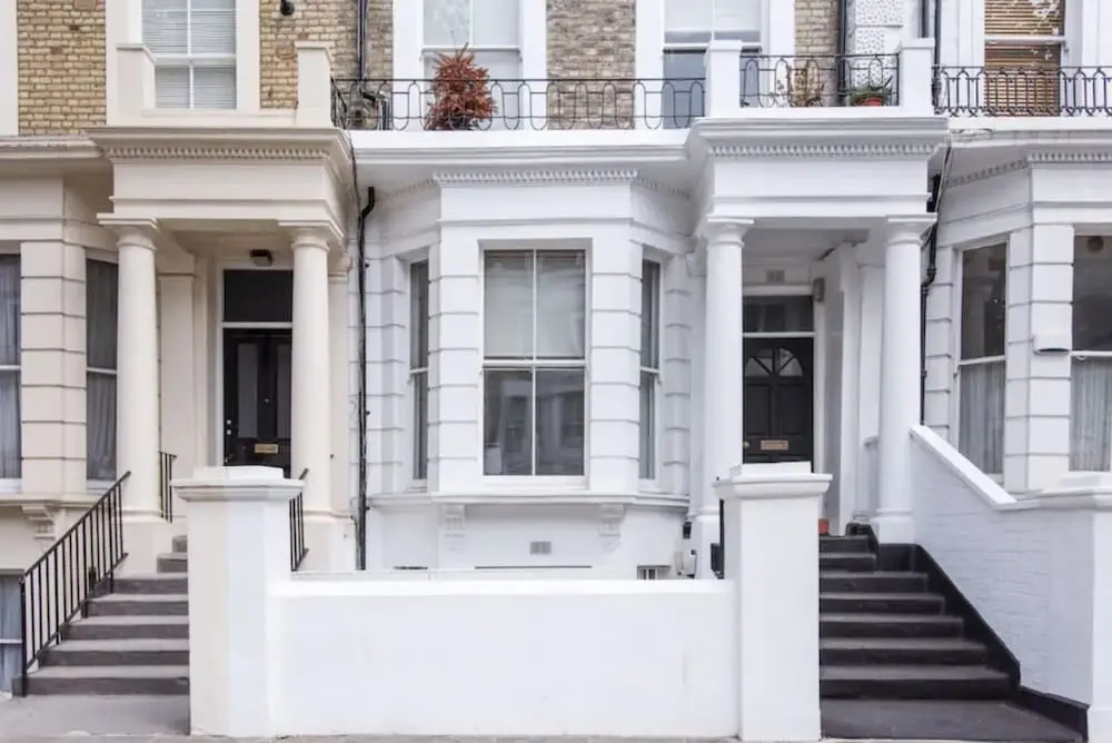 2 Bedroom Apartment With Garden in Ladbroke Grove
