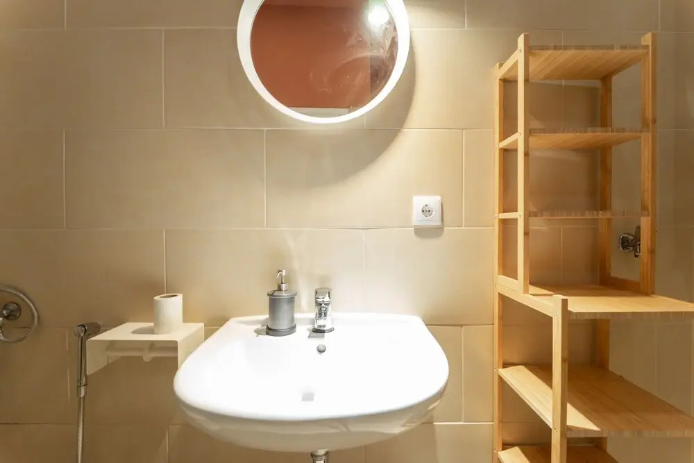 Beautiful and Sunny 2bdr Apartment