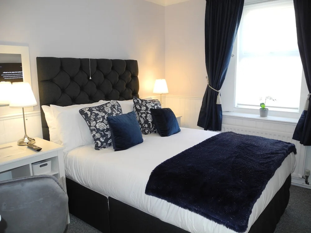 Heathcliff House B&B Exclusively for Adults Free large carpark