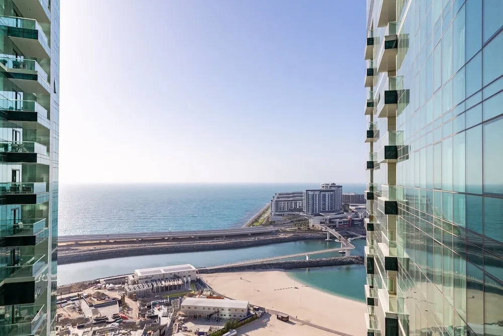 Astonishing & Grand 3BR w/ Beach Views & 2 Balconies!