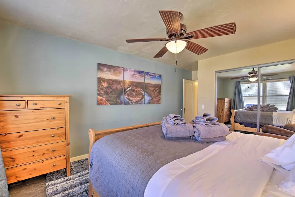 Work, Play, Explore! Cottage 2 Mi to Dtwn Phoenix