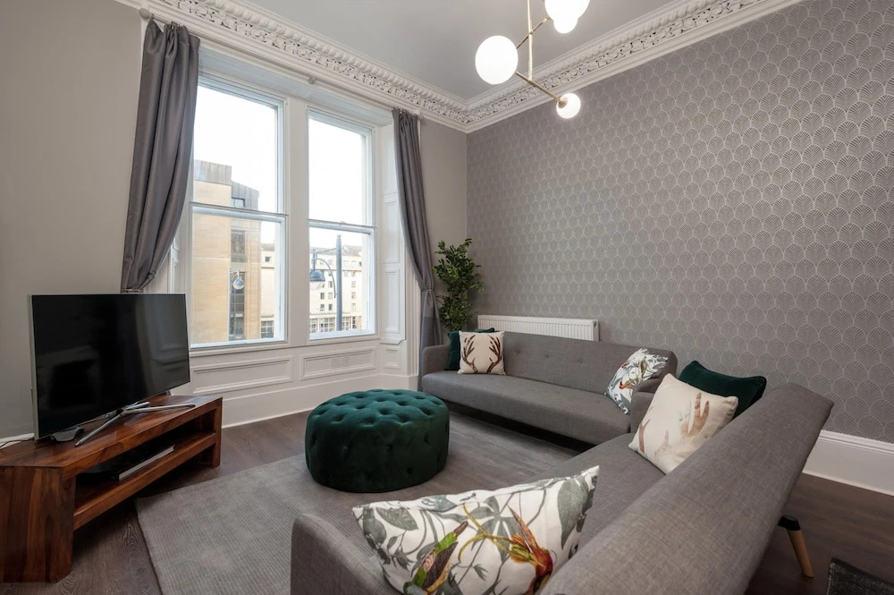 1 Bedroom Apartment In The West End