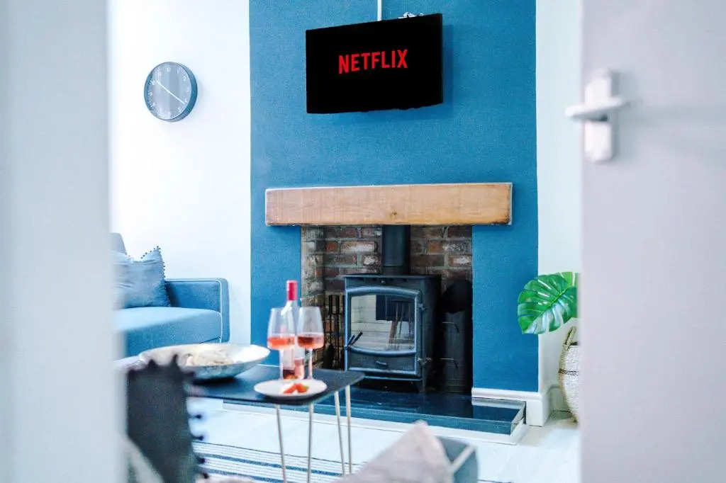 Rest & Recharge by MediaCityUK (4 bedrooms, 9 beds, 2 bathrooms, Free Parking)