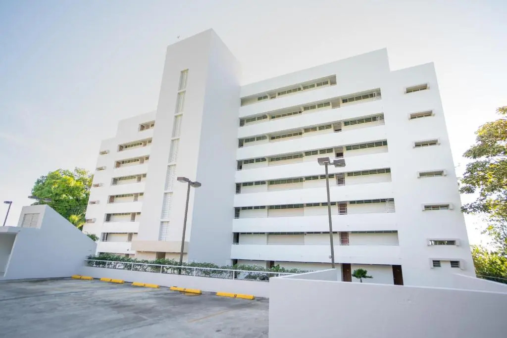 Beachfront 2 bdr apt with beautiful views