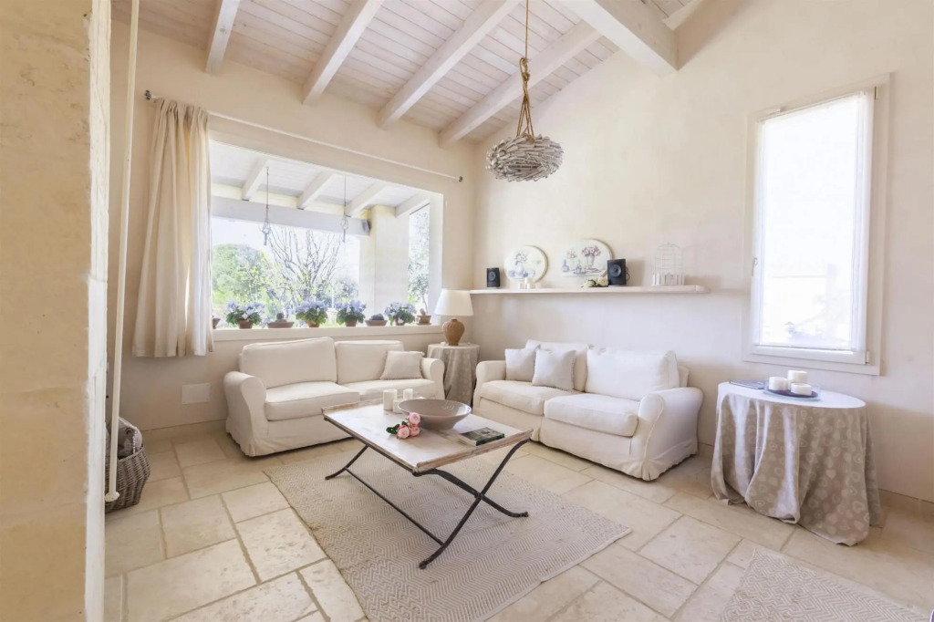 Exclusive Villa Reginella with large garden and private pool just a few minutes from the center of L-Villa Reginella