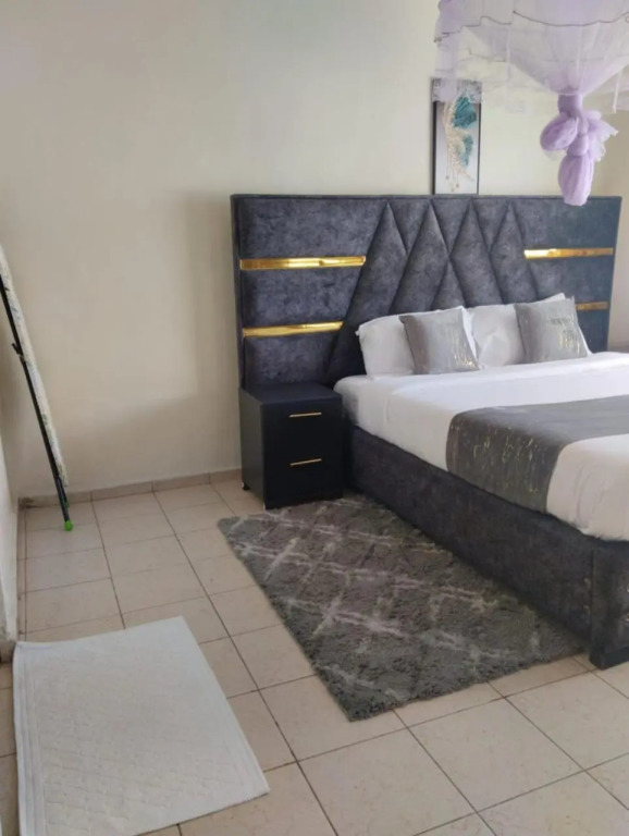 Exquisite 2BR Ensuite Apartment near Rupa Mall