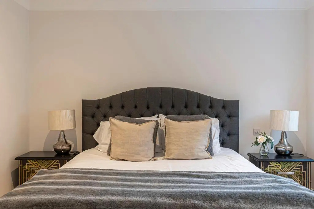 Stunning 3-bed house with roof terrace near King’s Road in Chelsea