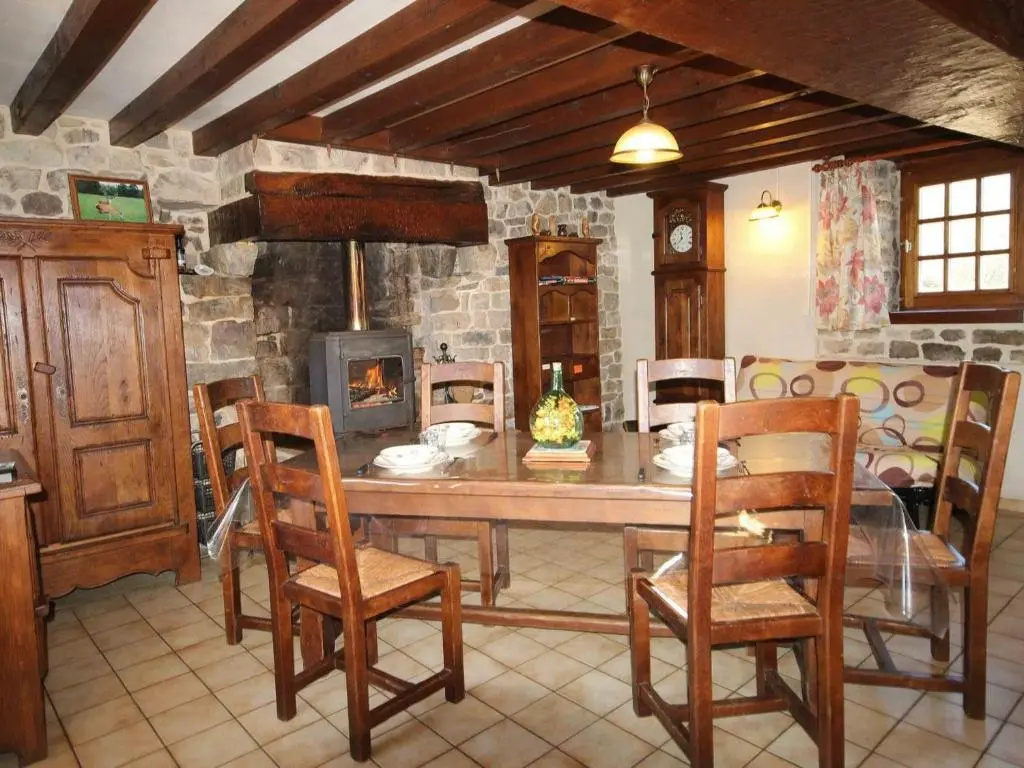 Maison ancienne restaurée avec poêle à bois et animaux admis - FR-1-497-15