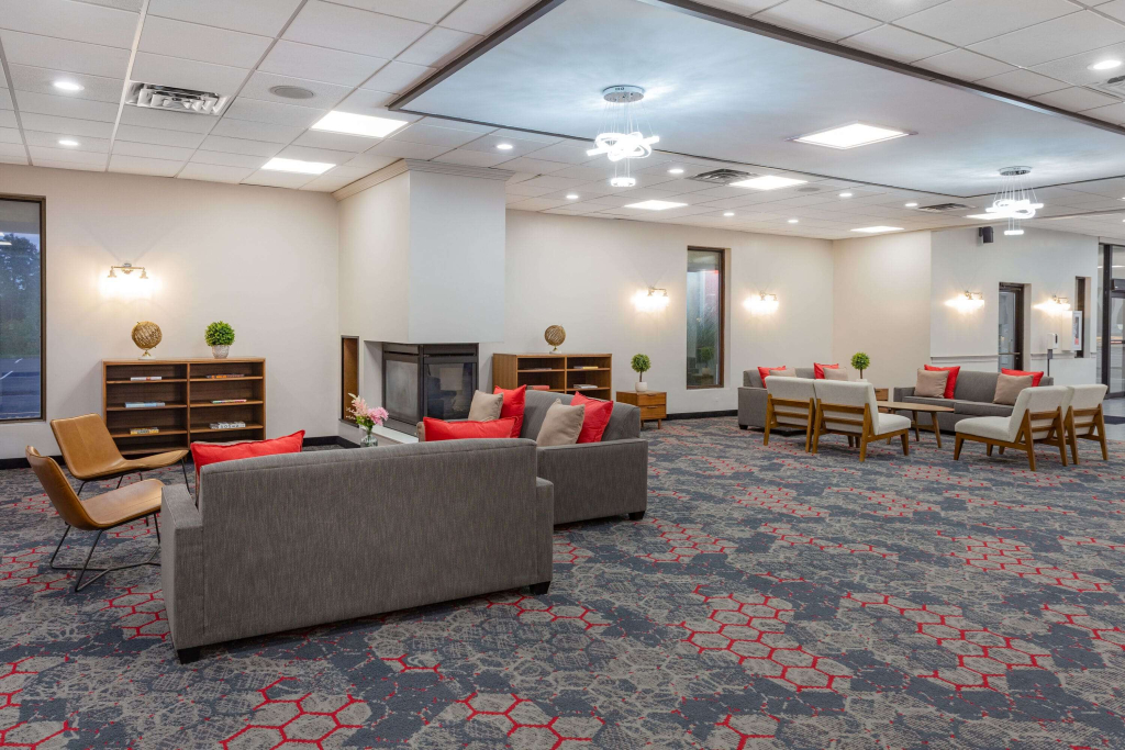 Ramada by Wyndham Hartford North - Bradley Airport