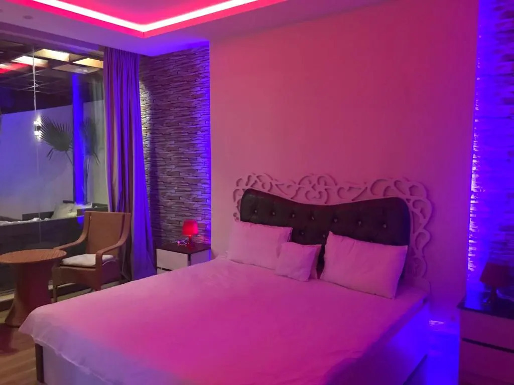Mooyah resort