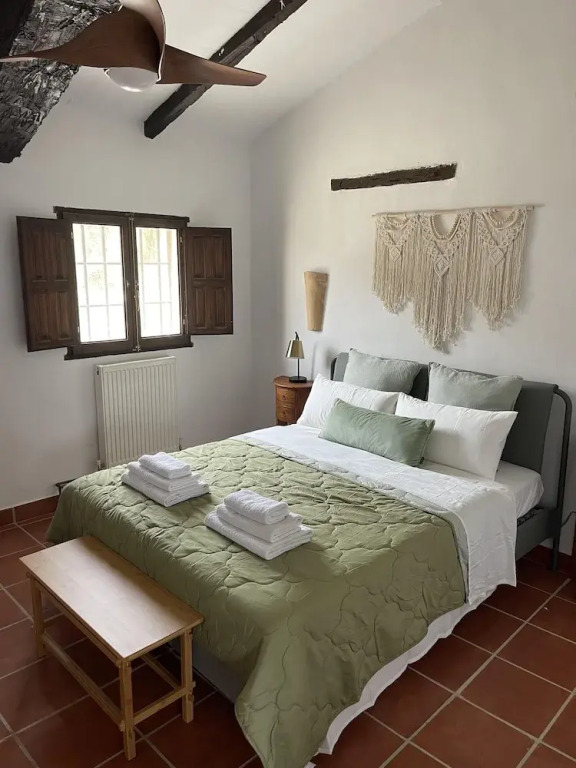 Miluna Oasis Suites - Sleeps4-pool-mountainview
