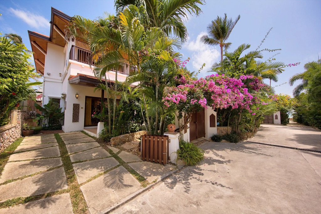 Baan Buaa - 3 Bedroom Beach Side Villa
