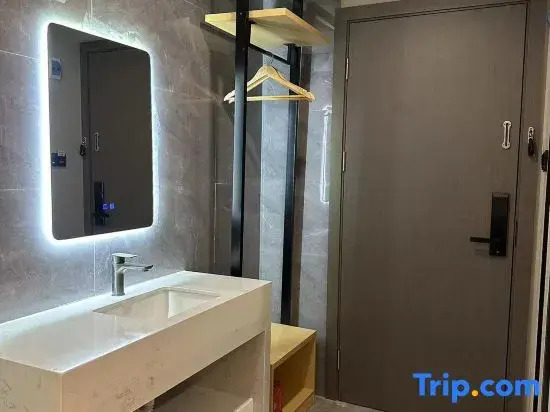 Yipin Apartment (Guangzhou Zhengjia Square Sports West Road Subway Station Branch)