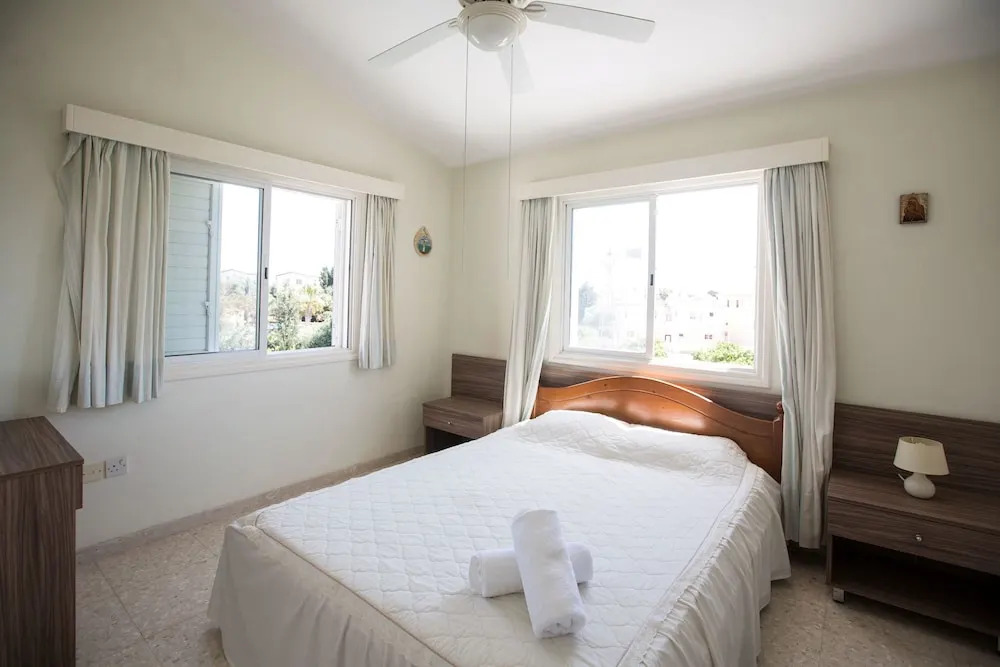 Villa Napa Beach 4 Gold