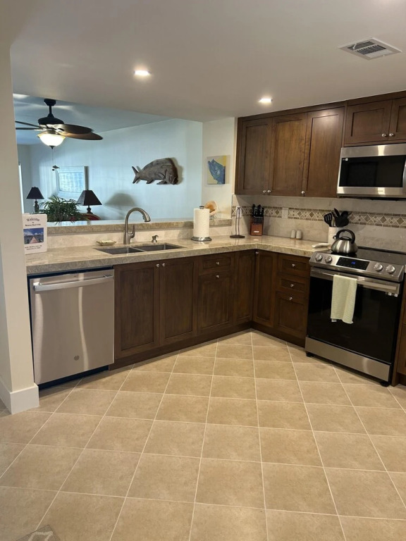 Gorgeous 2 bedroom condo with panoramic views of the Atlantic Ocean. 2 Condo by RedAwning