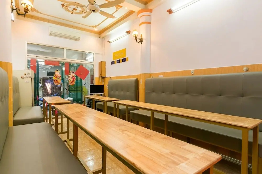 Minh Phuong-Hostel by OYO Rooms