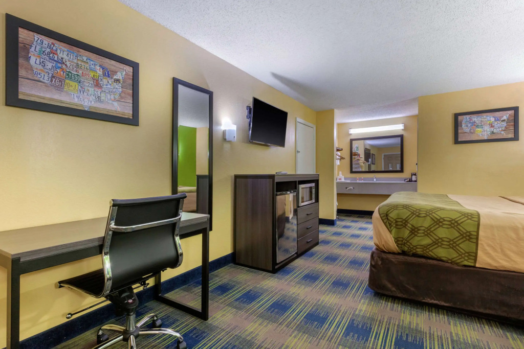 Econo Lodge Nashville near Percy Priest Lake