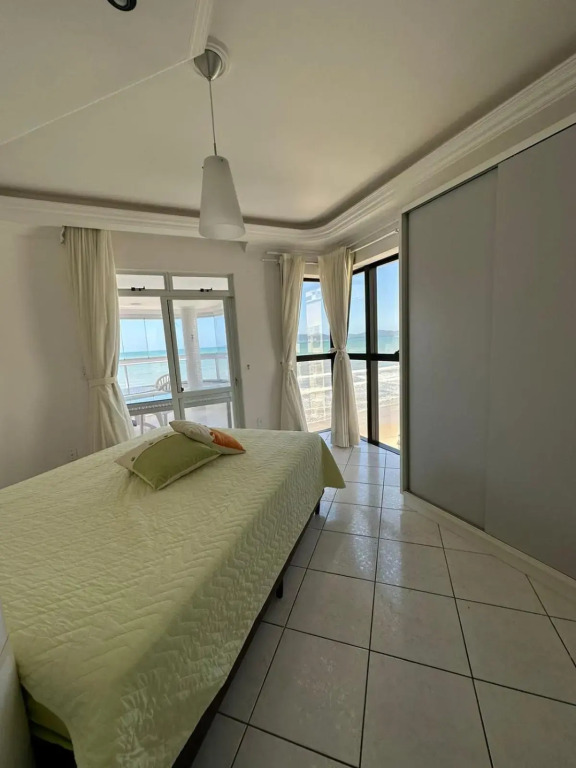 COBERTURA FRENTE MAR 2 SUITES E 1 QUARTO no Centro de Itapema