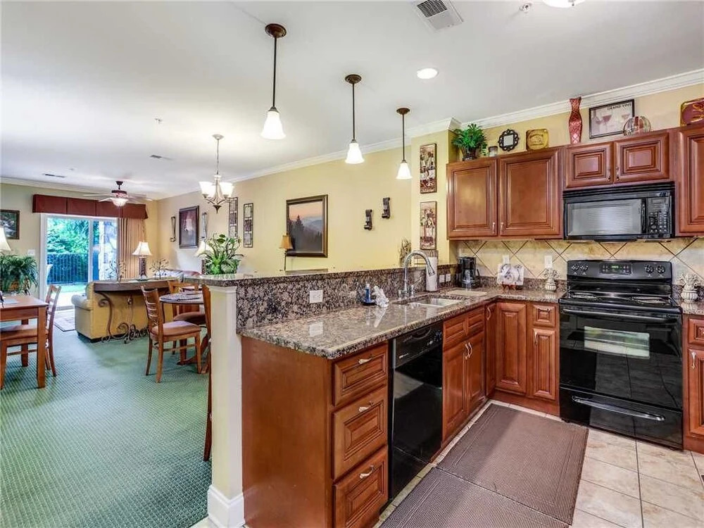 Downtown Delight, 2 Bedrooms, Pool, Hot Tub, Sleeps 6