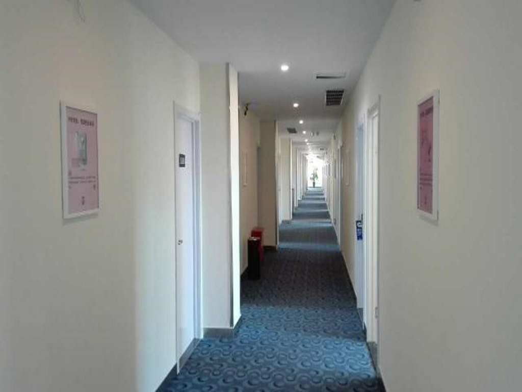 7 Days Inn photo 3