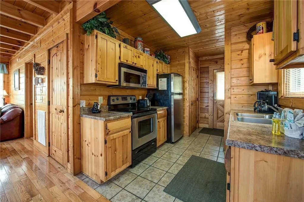 Mountain Seduction 2 Bedroom Mountain View Home with Hot Tub