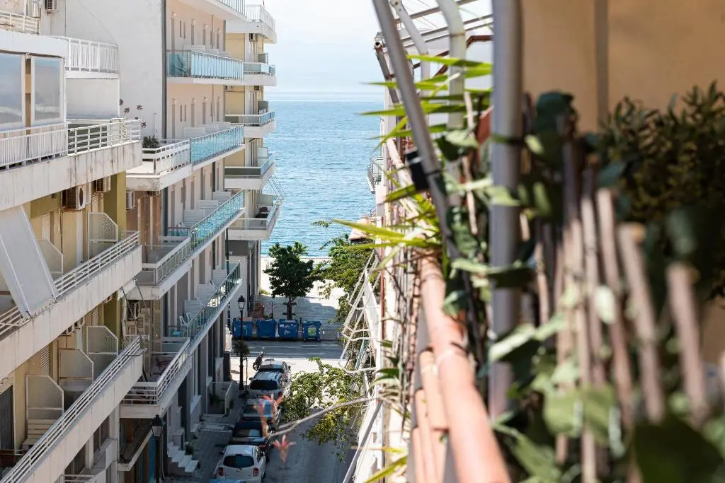 Loutraki apartment Greek open house