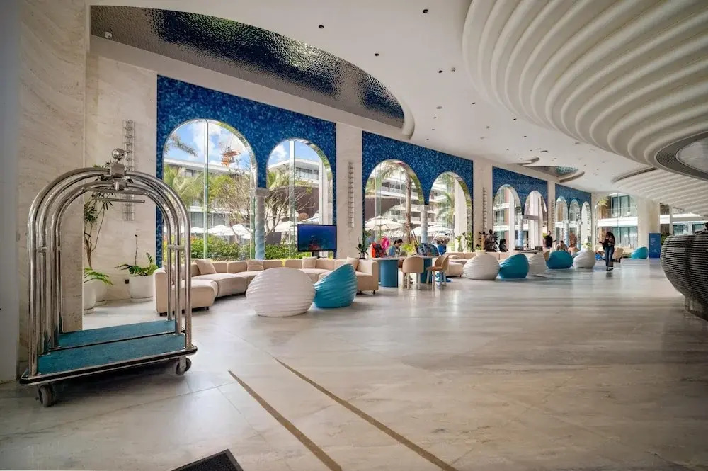 Premier 3-bedroom Apartment E333 Beachfront