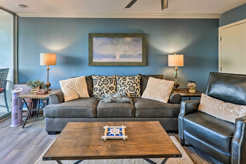 Views & Pool Access: Quaint Condo in Hot Springs!
