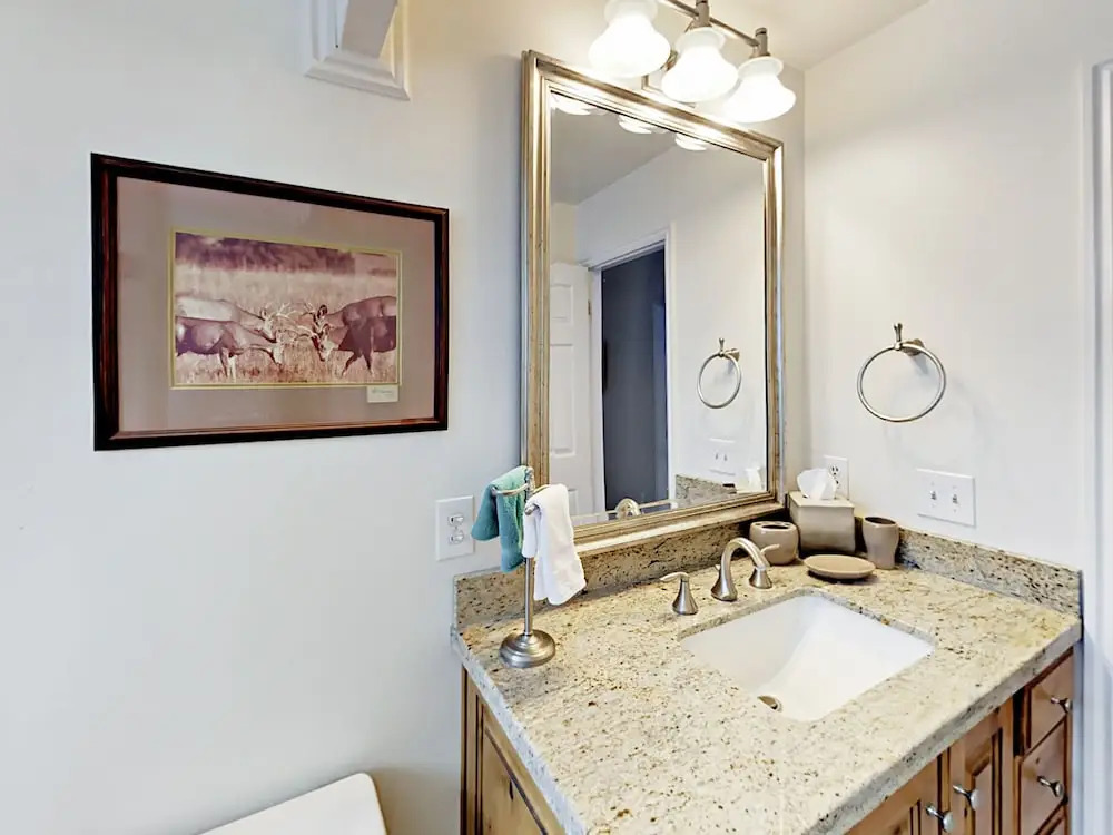 Large Near Shuttle To Slopes & Sundance 5 Bedroom Home