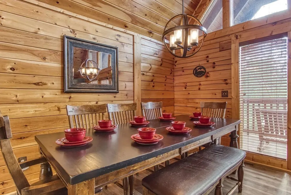 Cub Path Lodge - Luxurious 5/5 With Theatre Room And Mountain Views! 5 Bedroom Cabin by RedAwning