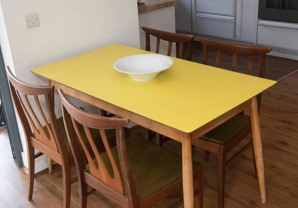 Stylish And Artistic Open Plan Flat In Wdidsbury