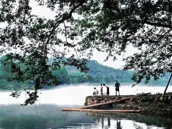 Yichuan Yisu River View Senxi Hostel