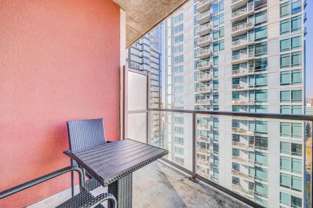 Modern 2BR Apt - DT Calgary w City Views