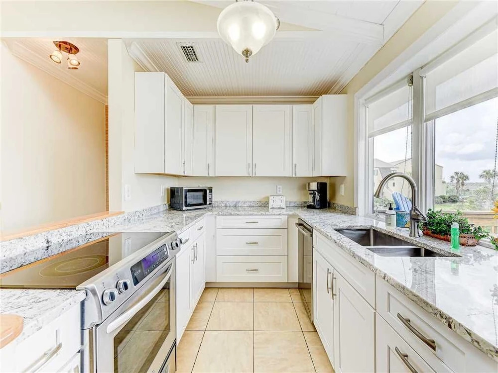Summer Wind, 4 bedrooms, Private Pool, Next to Beach, Sleeps 8