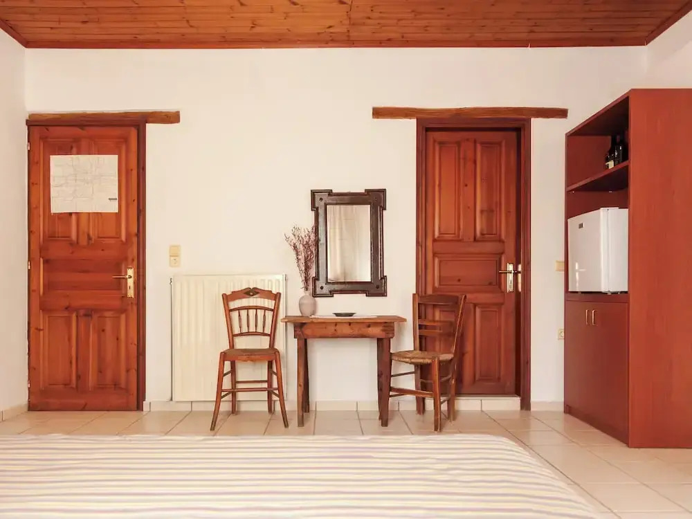 AMNISIADES APARTMENTS