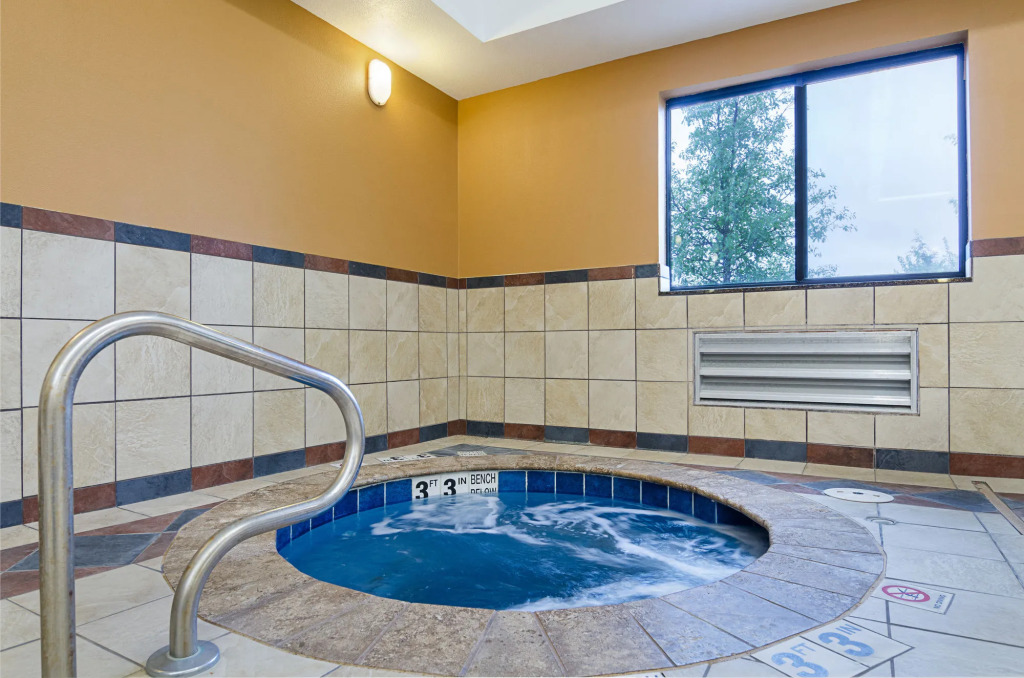 Holiday Inn Express & Suites - Olathe South by IHG