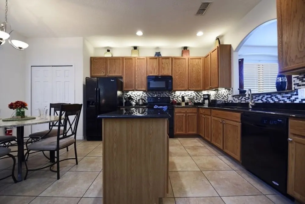 Well Appointed 6bd Home At Watersong Resort -601oc 6 Bedroom Villa by Redawning