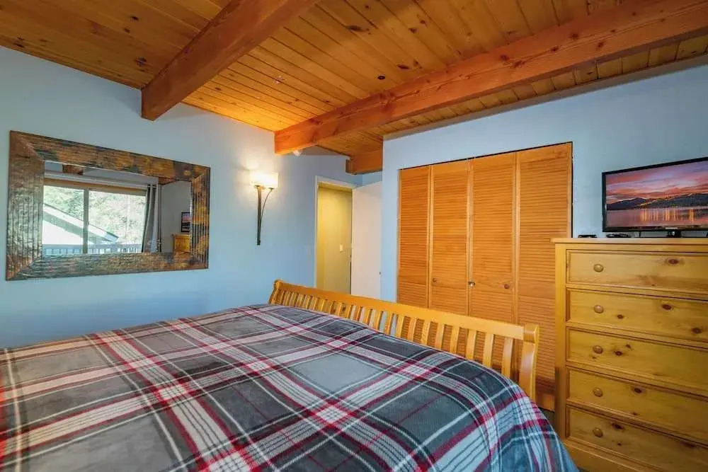 Star & Gem Cabin
