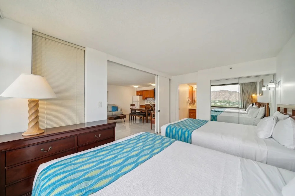 Gorgeous High Rise Waikiki Condo with Ocean and Diamond Head Views