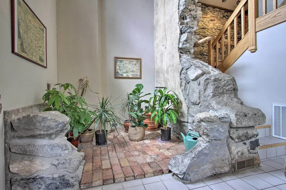 Historic Helena Retreat - Near Dtwn & Mt Helena!
