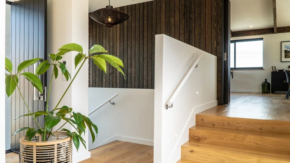 Farrant Drive - Sleeps 8 - Lake & mountain views - Modern & Stylish