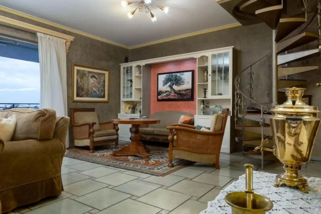 165 sm Penthouse Maisonette Apartment