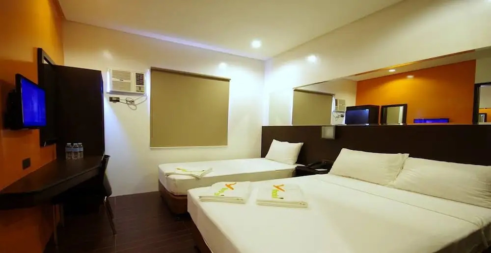 Yhotel